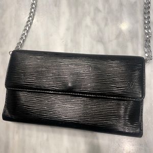 SOLD ✨Auth✨ Louis Vuitton Epi Crossbody